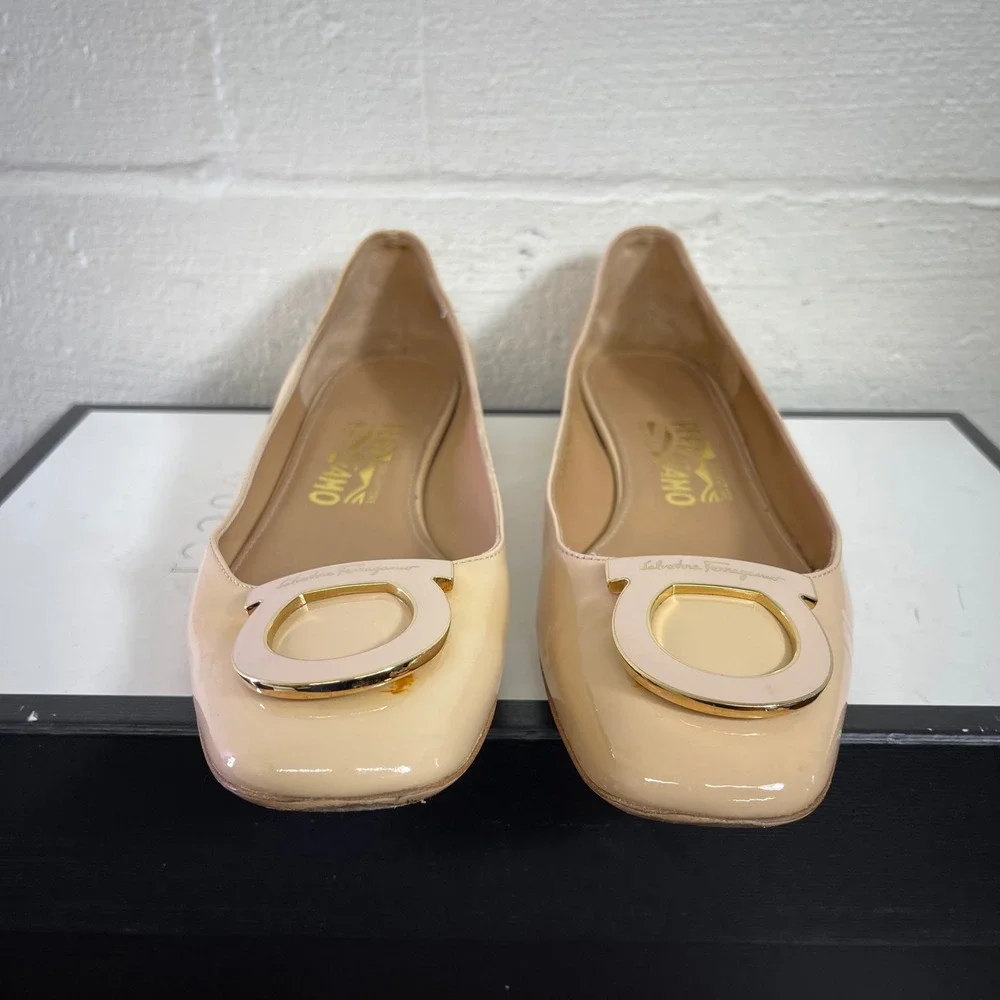 Salvatore Ferragamo Nude Patent Leather Gancini Logo Flats Slip On Women's 7 B